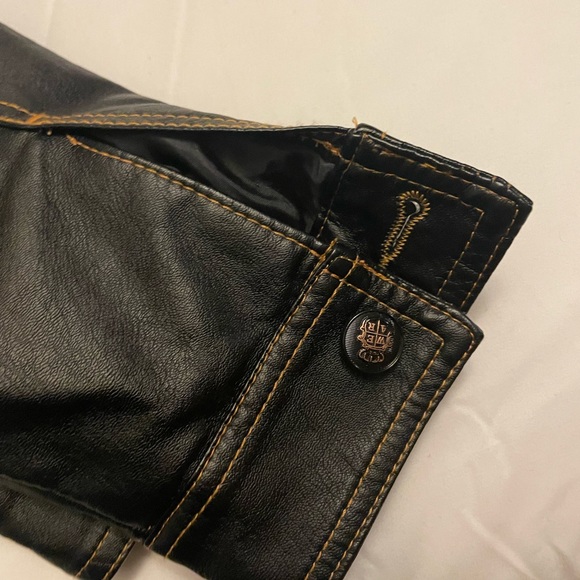 77 City - Picture 7 of 11